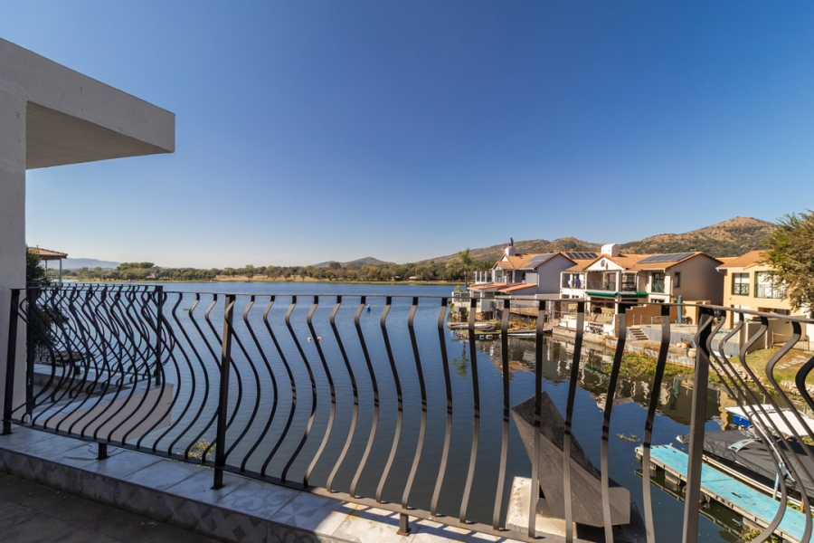 6 Bedroom Property for Sale in Eagles Landing North West